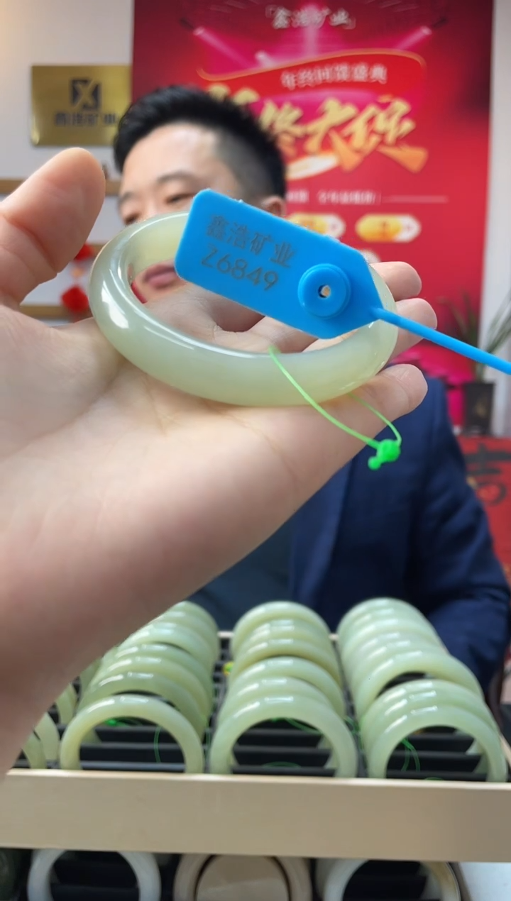 【闪购商品】和田玉手镯未镶嵌湖水冻手镯Z6847圈口56