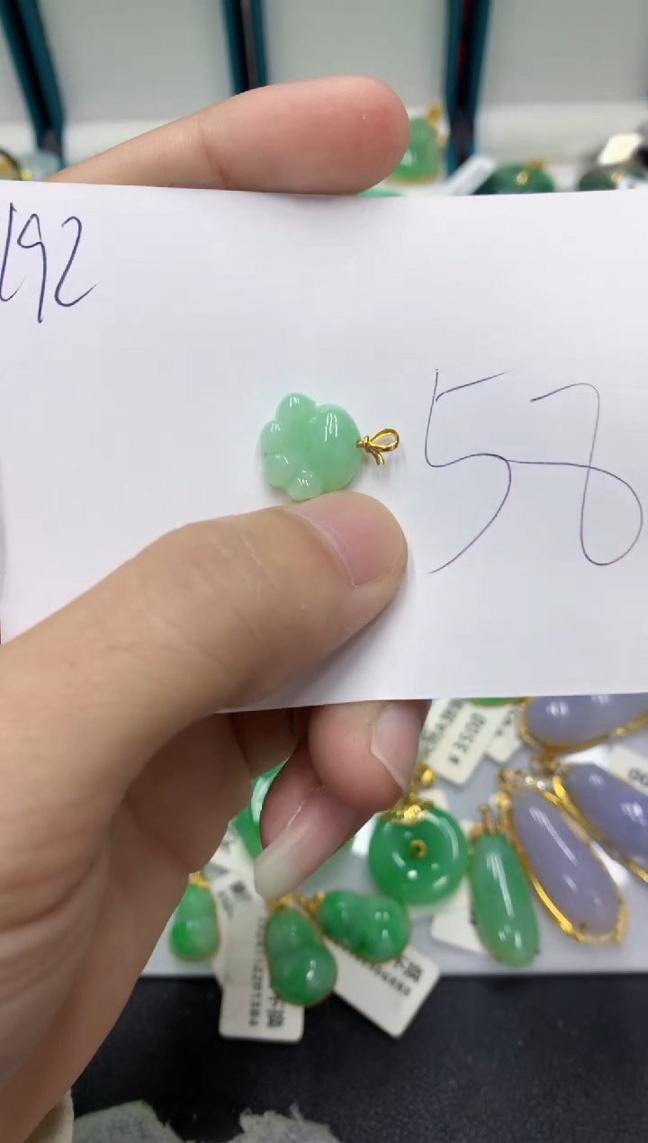 【闪购商品】翡翠颈饰18K金镶嵌翡翠