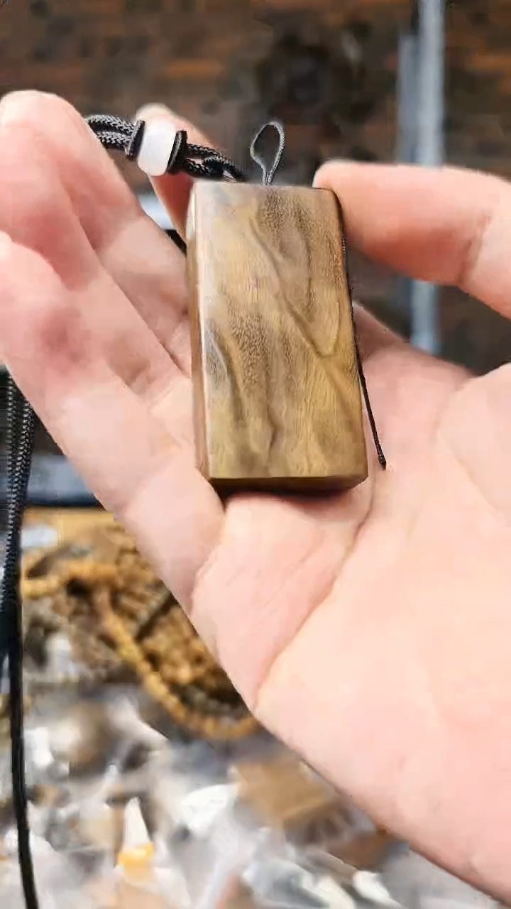 【闪购商品】金丝楠无事牌手把件