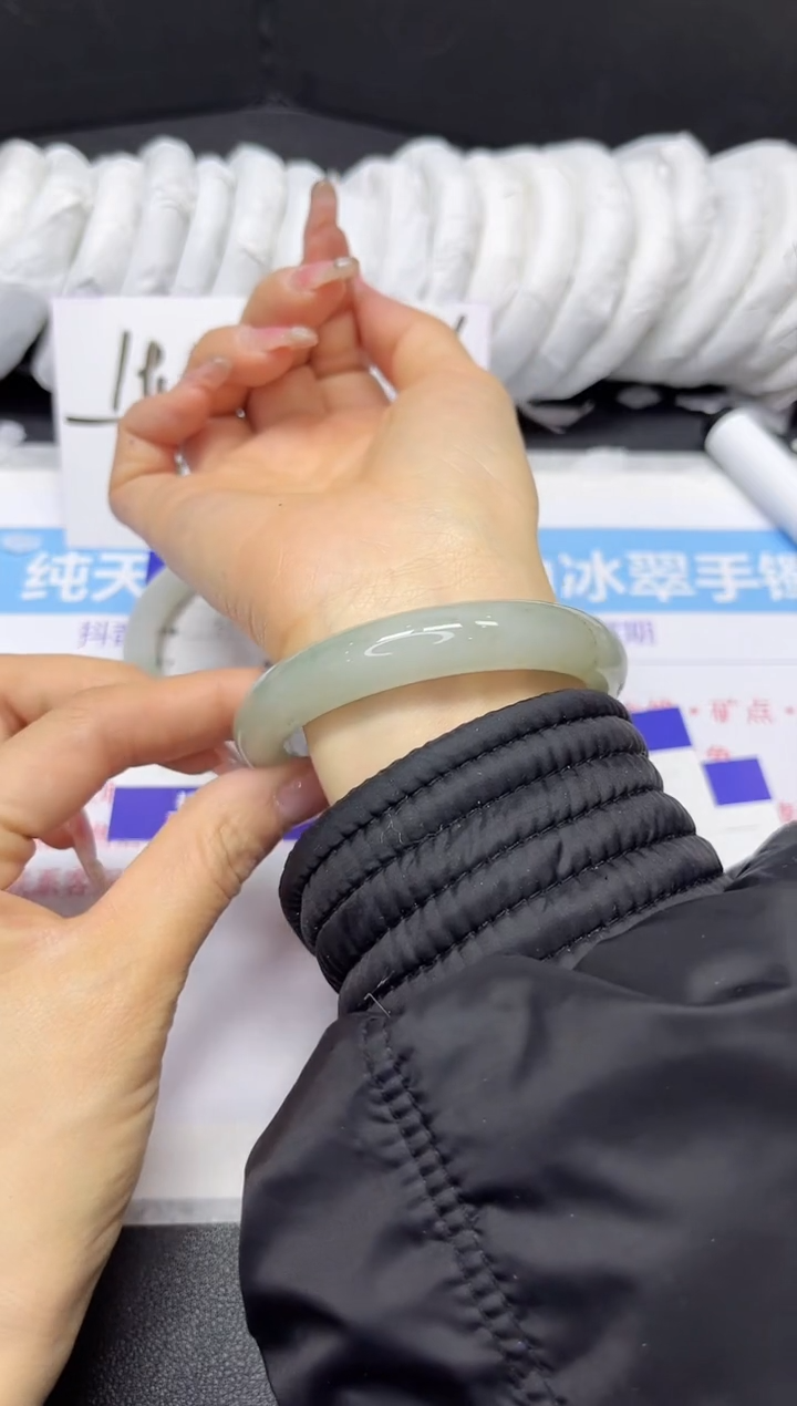 【闪购商品】石英质玉手镯未镶嵌393