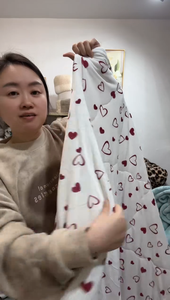 聚酯纤维150*200爱心被子