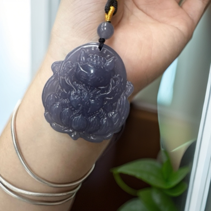 精美烟紫九尾狐吊坠