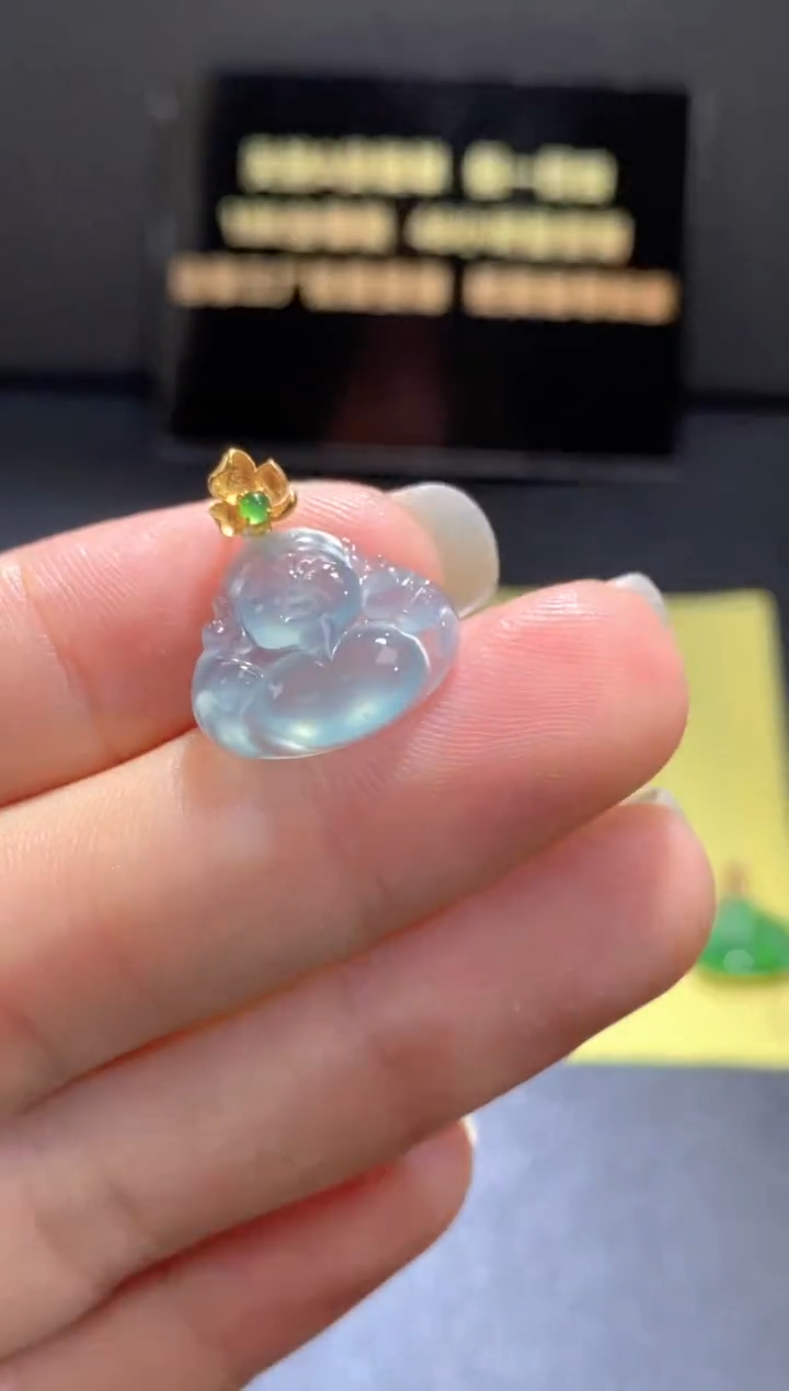 翡翠18K金镶嵌颈饰翡翠吊坠