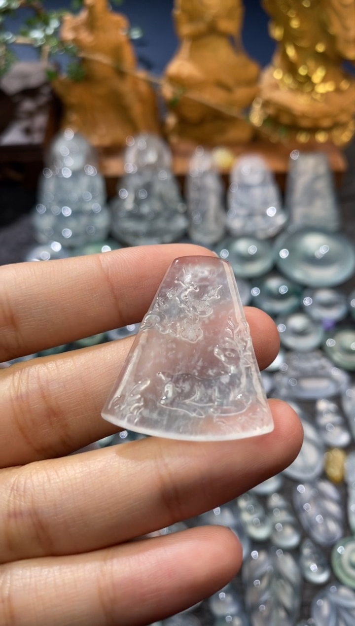 【闪购商品】定制翡翠未镶嵌小鹿牌34.7*27.6*3.8