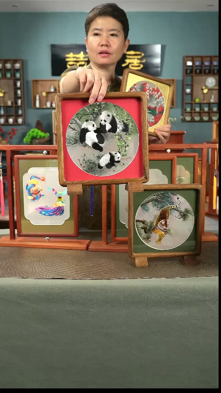 木响*苏绣摆件-三只熊猫款