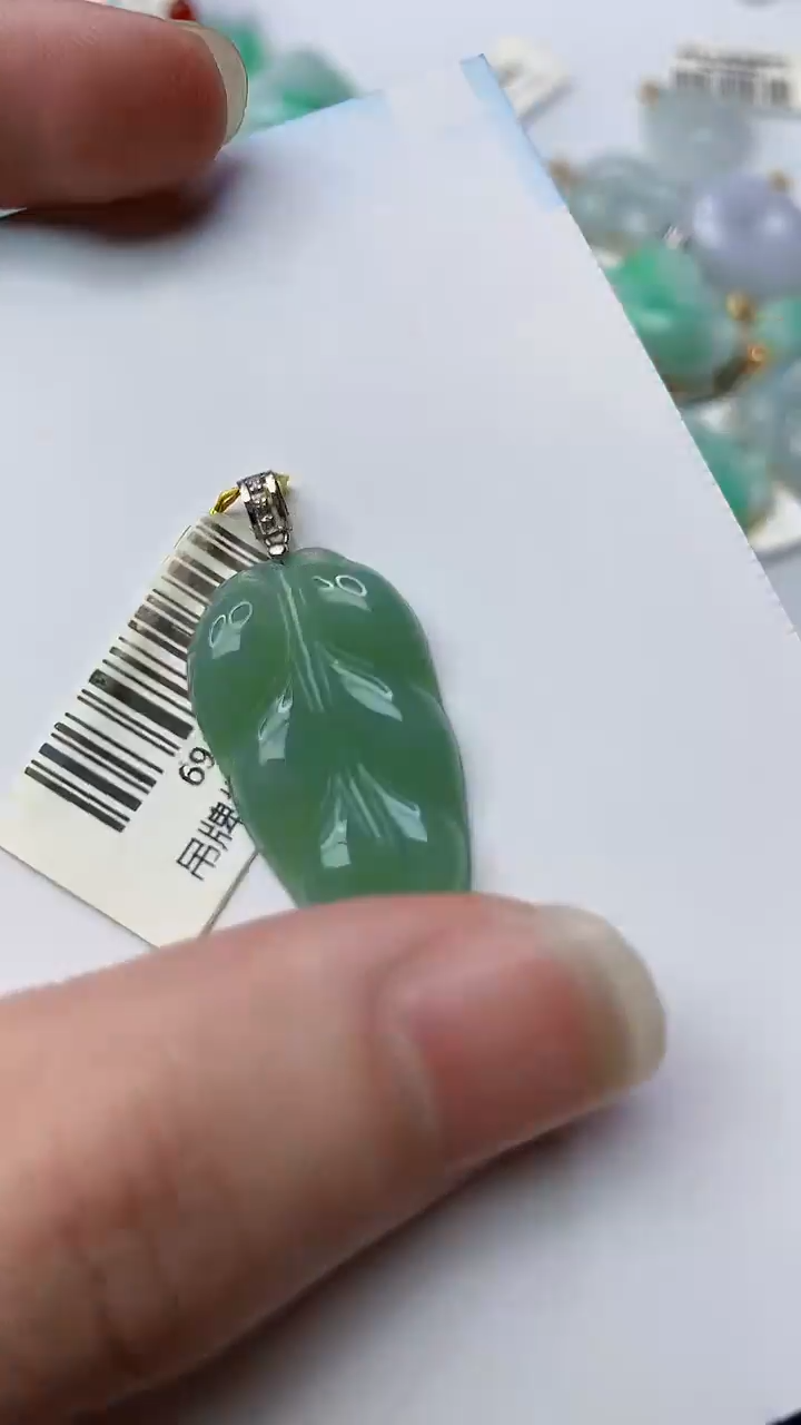 【闪购商品】翡翠颈饰18K金镶嵌82...........