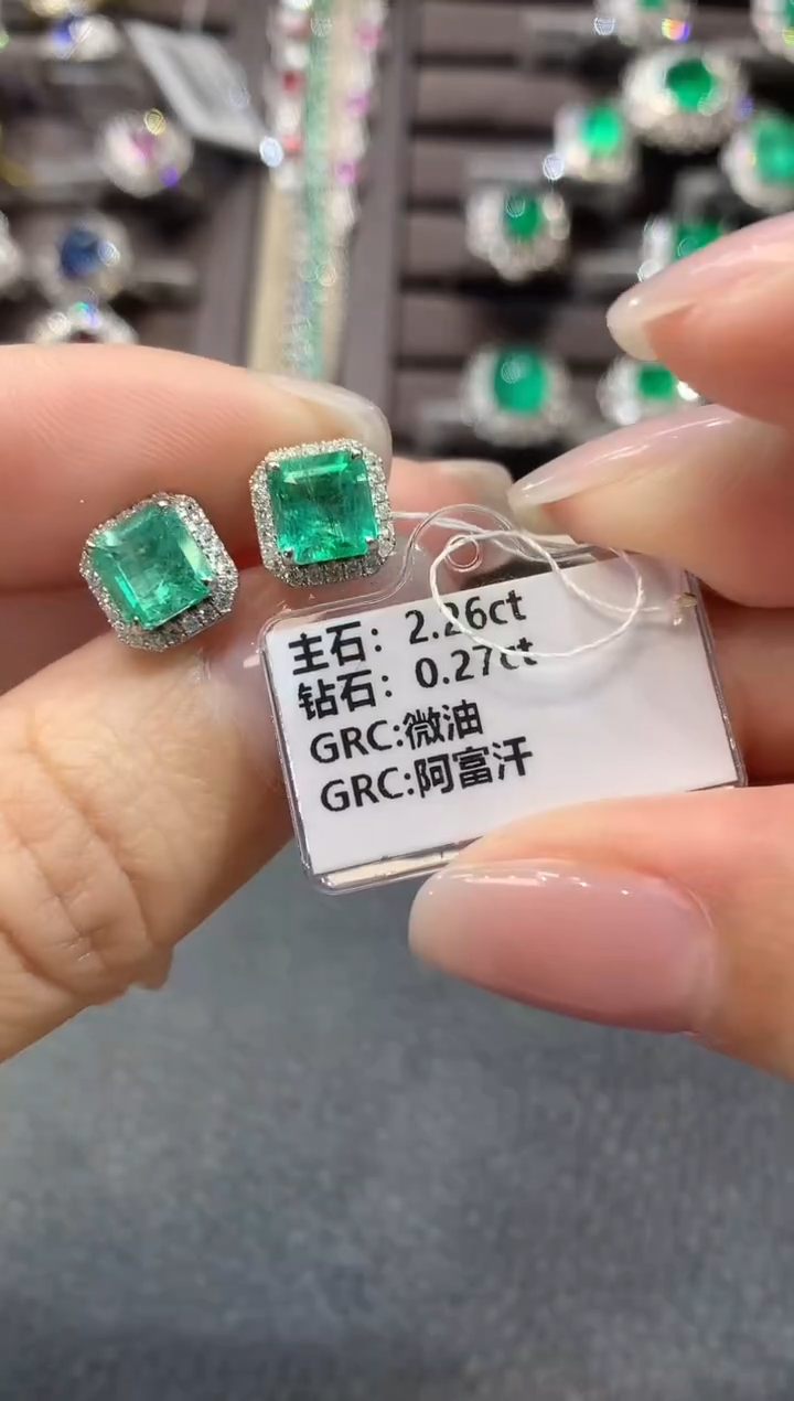 【闪购商品】耳饰18K金镶嵌祖母绿D30一对