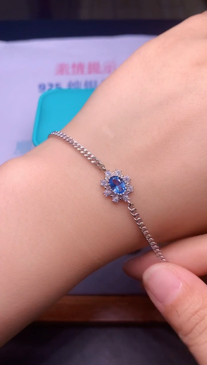【闪购商品】海蓝宝石手链银S925镶嵌............