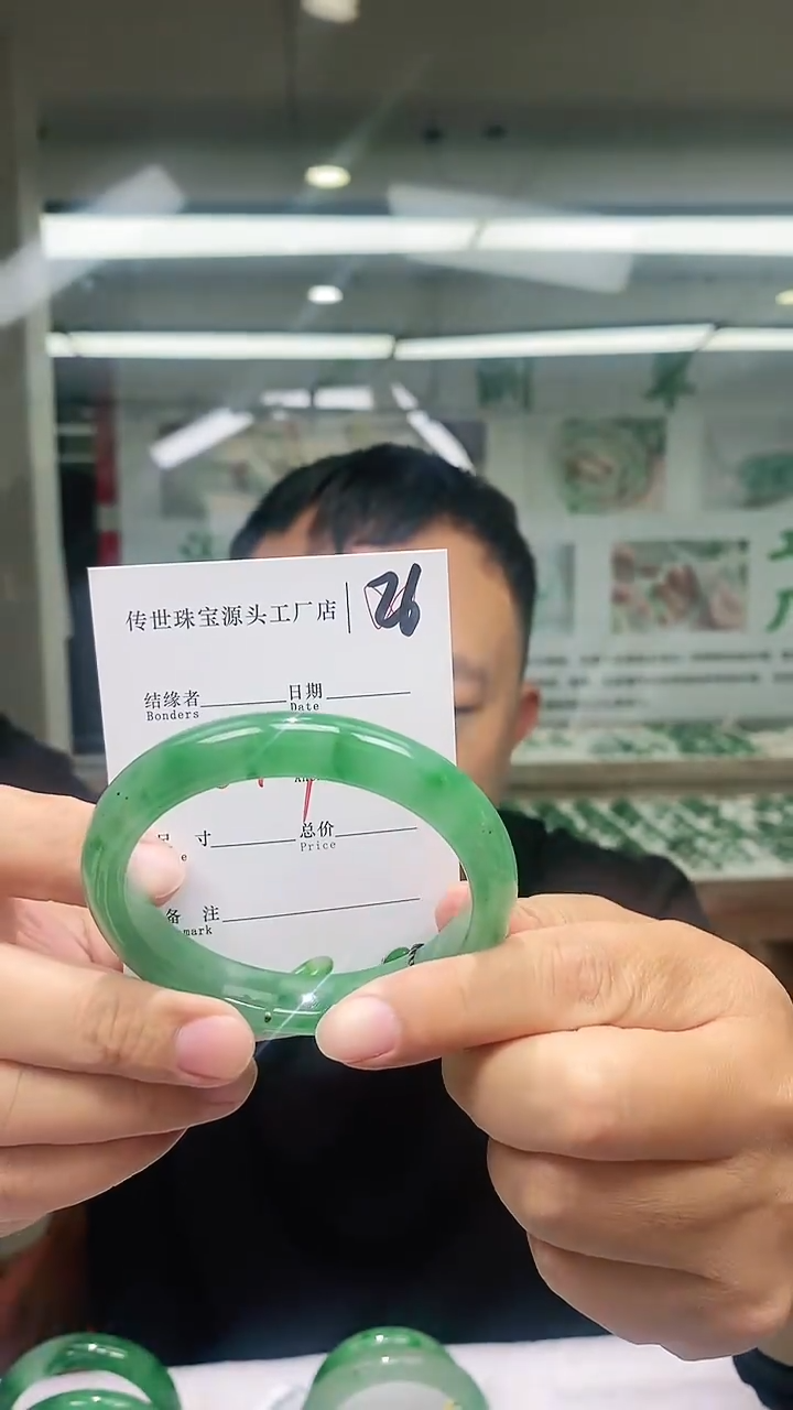 【闪购商品】石英质玉手镯未镶嵌56+