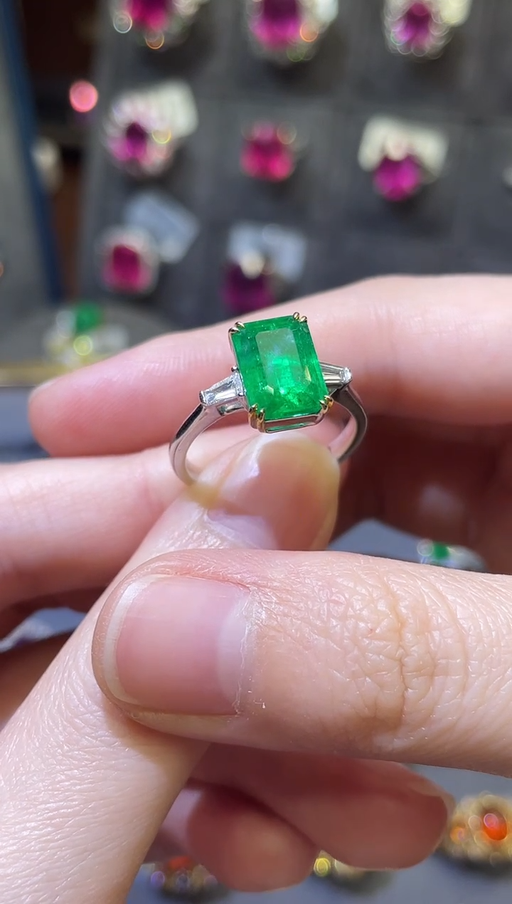 【闪购商品】祖母绿戒指18K金镶嵌/3.15ct