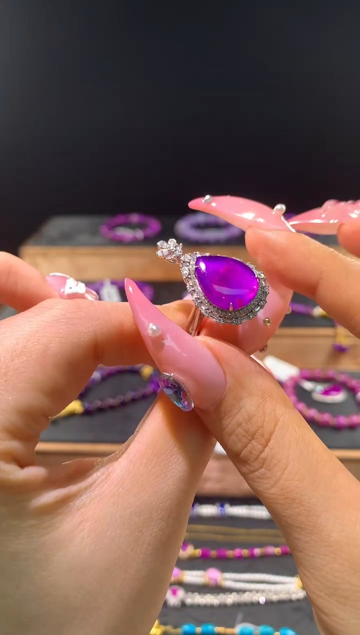 苏纪石（舒俱来）18K金镶嵌.y***?戒指