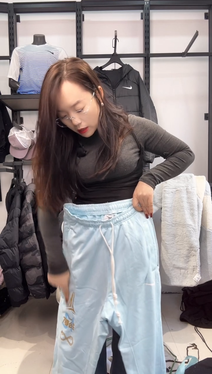 2040  编码  瑕疵直播间过款为准 尺码  ·  