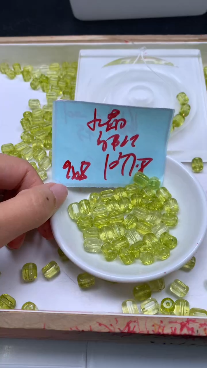 未镶嵌珠宝半成品水晶A2109 橄榄绿水晶六棱桶珠8*9mm10颗7.8元