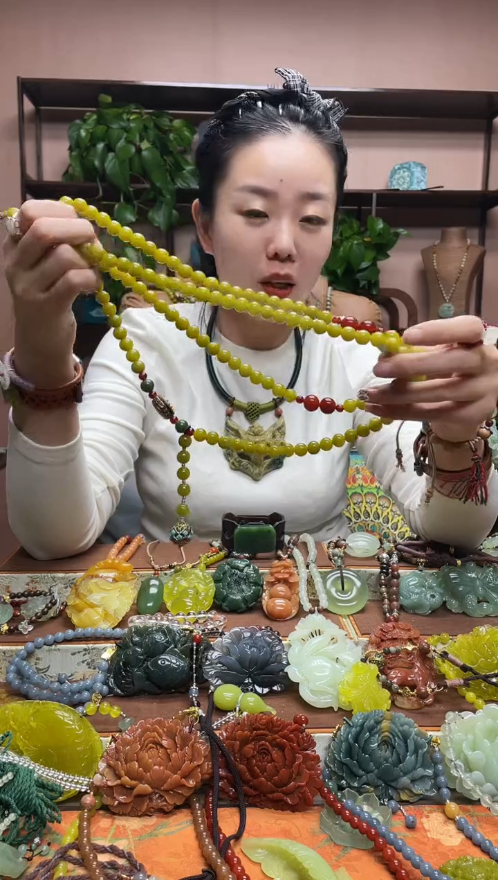 未镶嵌岫玉吊坠多样性发货发其中之一