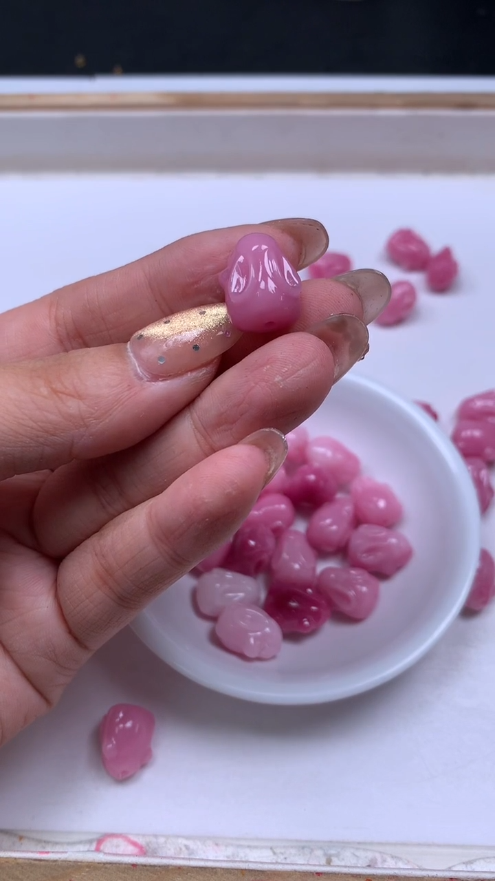 未镶嵌散珠拼合珍珠（马贝珠）E952 女皇贝趴趴兔 11*15mm5个8.8元