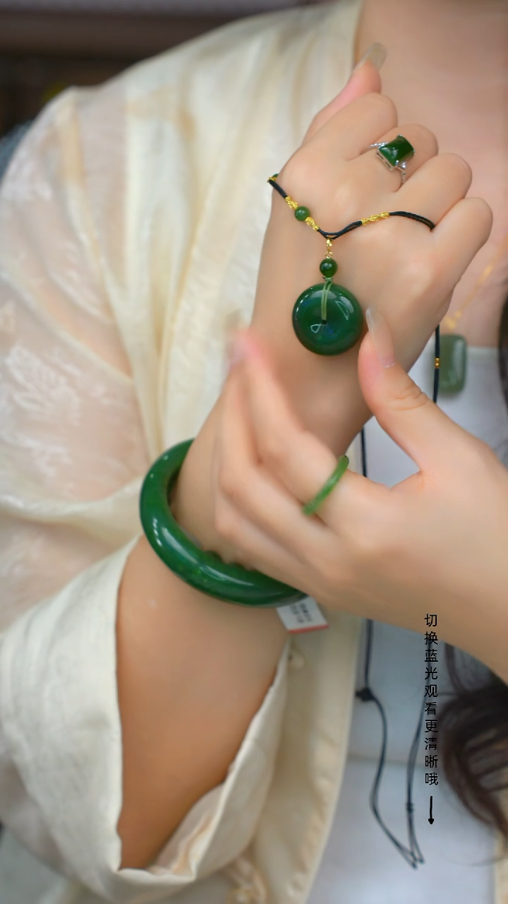 足金镶嵌戒指和田玉天然和田玉吊坠