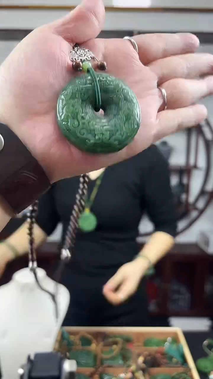 颈饰未镶嵌和田玉扣