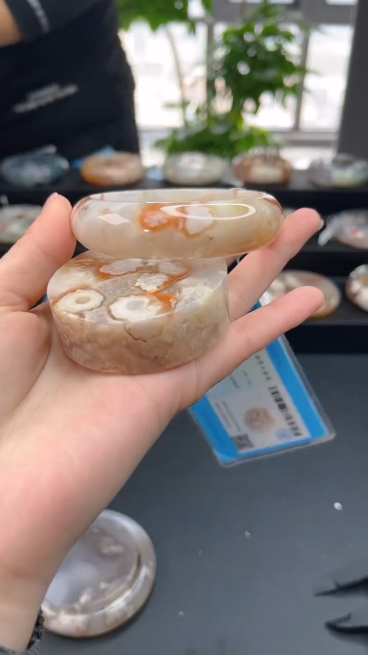 【闪购商品】石英质玉手镯未镶嵌赠送镯心（57圈口）无证书