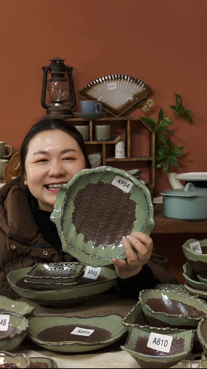 陶瓷A954 一只红泥瓶子盘20*4微瑕