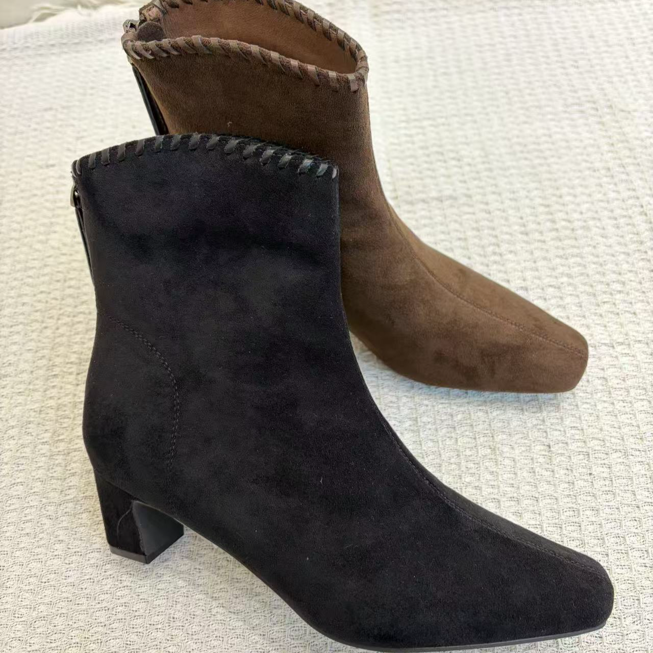 粗跟中跟女靴冬季女士增高仙女风短靴尖头气质韩版