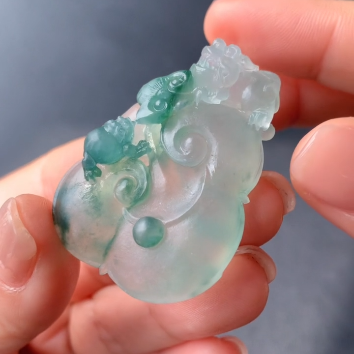 缅甸天然定制翡翠吊坠挂件