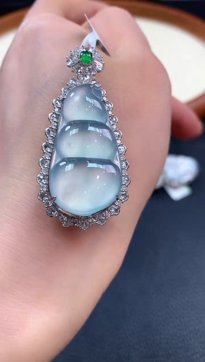 【闪购商品】翡翠吊坠(不含链)18K金镶嵌n109       