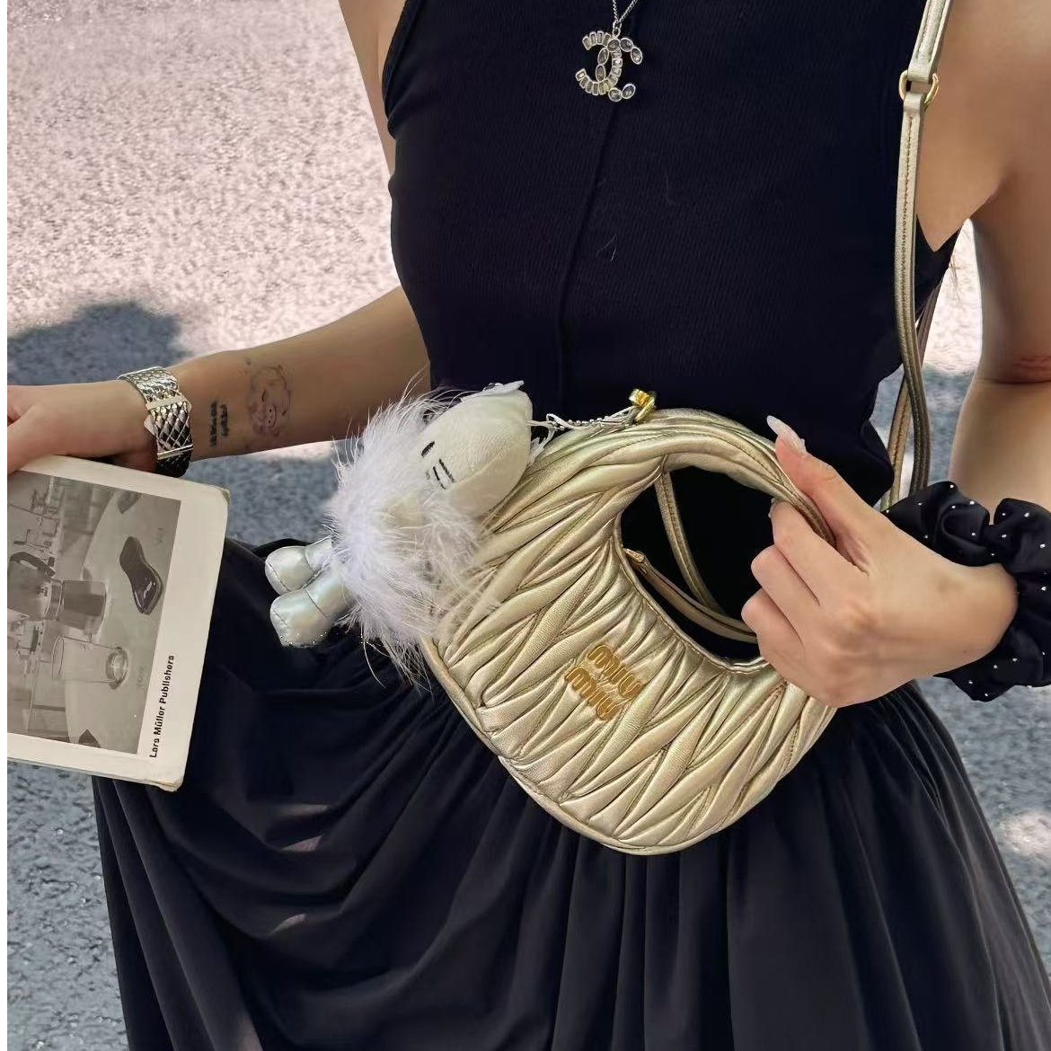 99新 MIU MIU/缪缪 wander hobo mini 金色 单手柄 手拿包