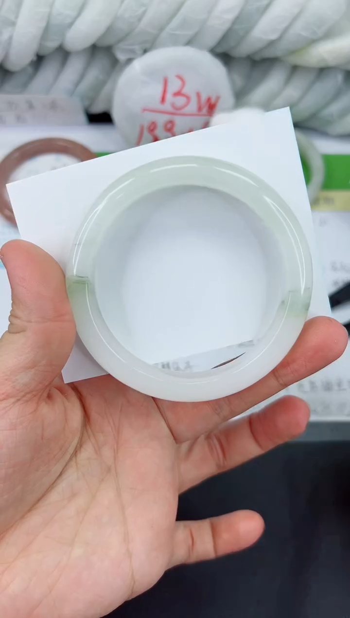 【闪购商品】石英质玉手镯未镶嵌520-60