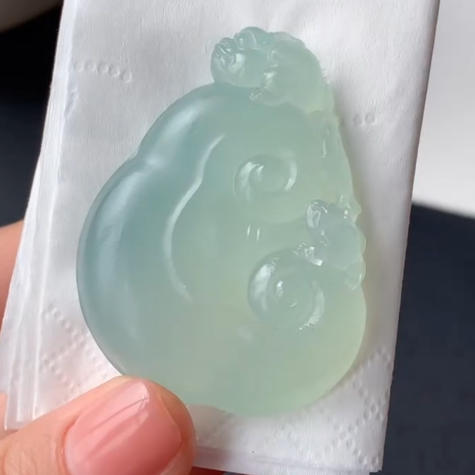 缅甸天然定制翡翠吊坠挂件