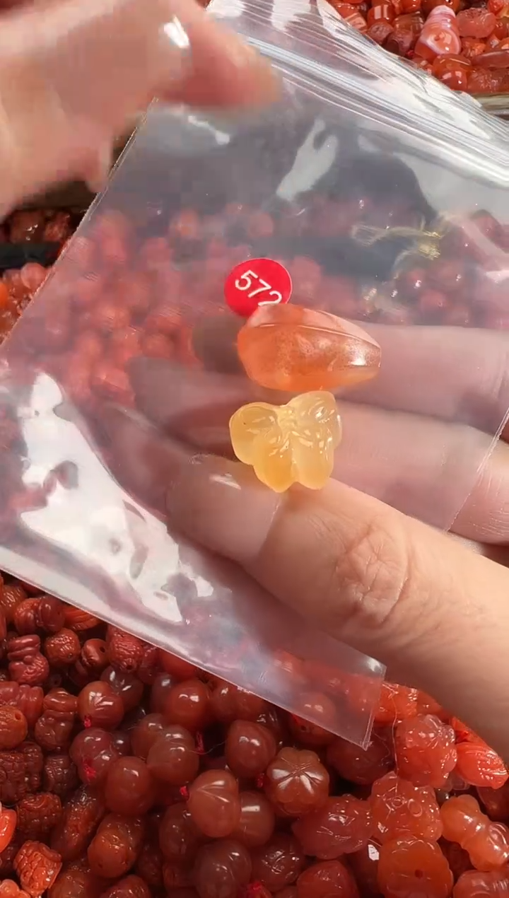 颈饰未镶嵌南红玛瑙1