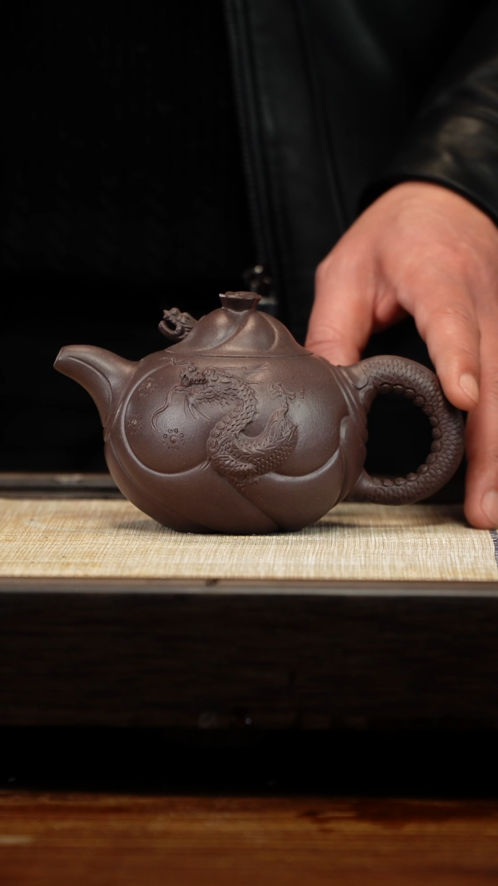 茶壶紫砂知*朱泥鱼化龙