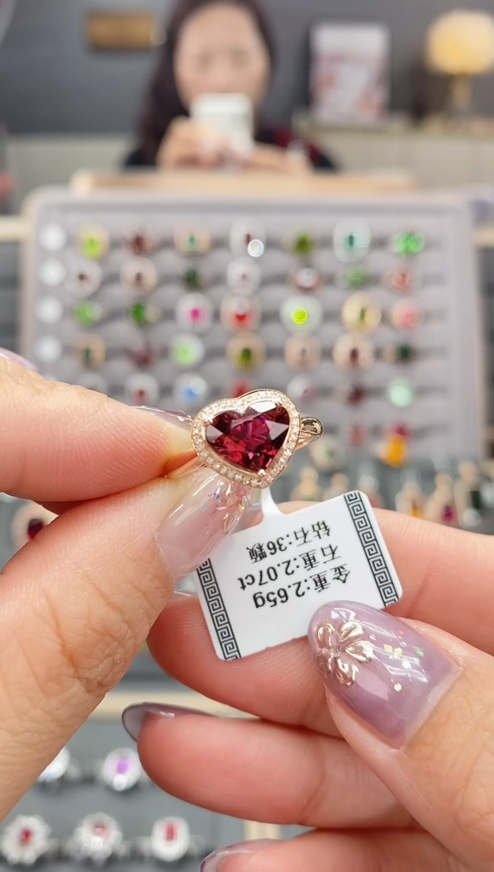 碧玺戒指18K金镶嵌2.07