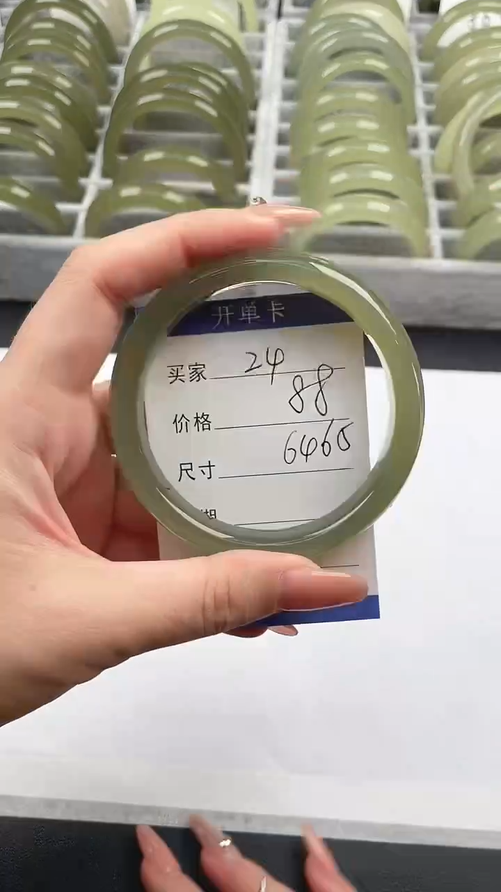 未镶嵌手镯石英质玉湖水绿64/65