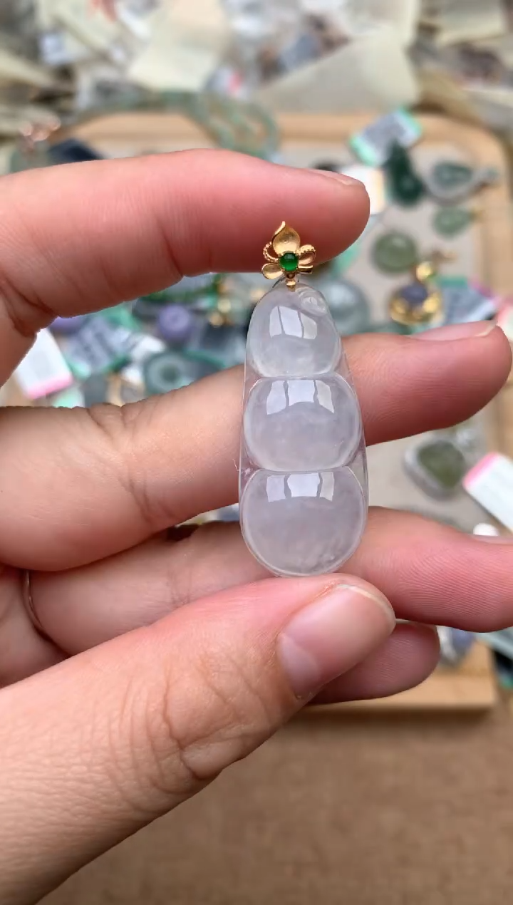 18K金镶嵌挂件翡翠1