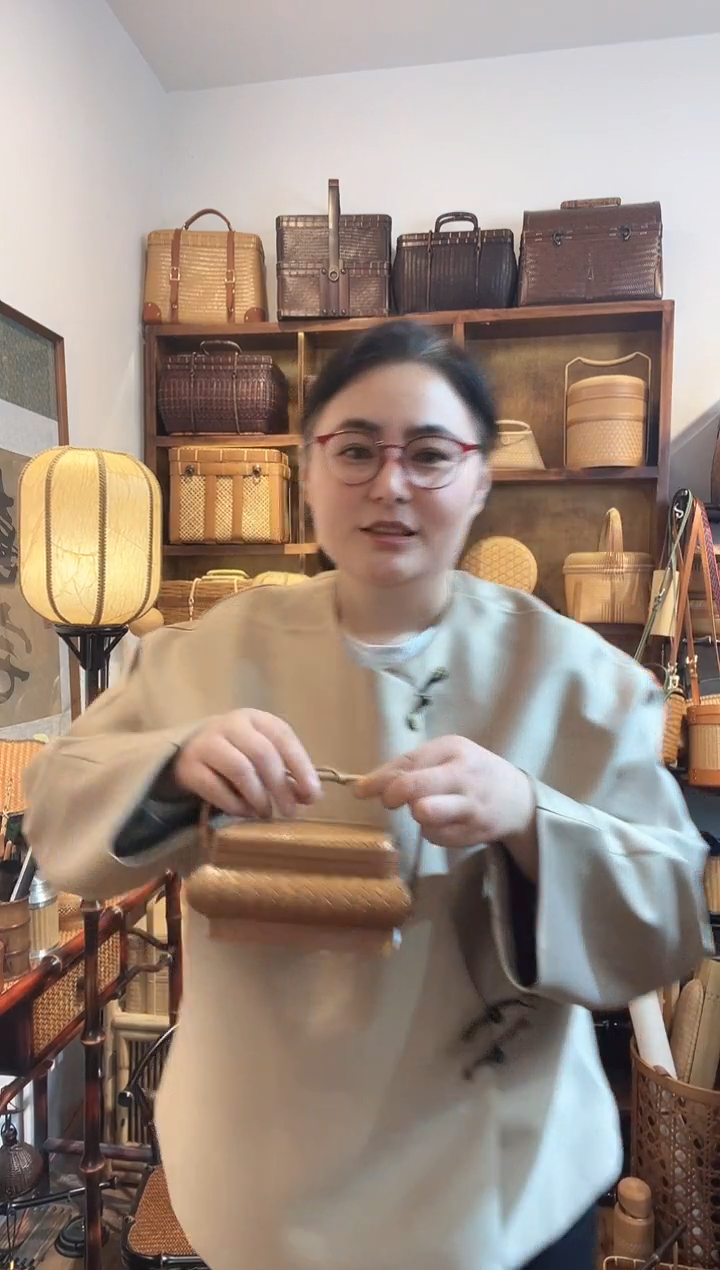 TC223-2大漆竹席弧形正方形提篮小