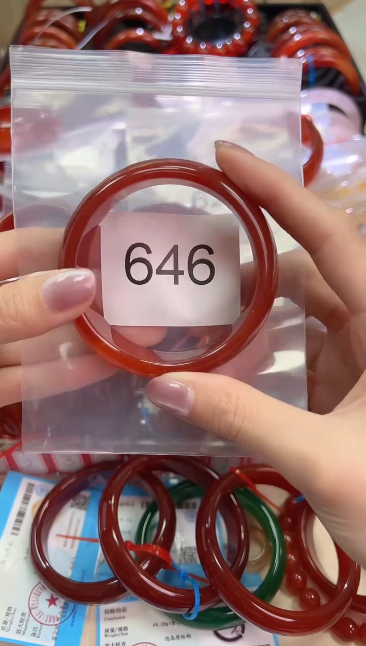 玛瑙/玉髓手镯未镶嵌55圈口*646