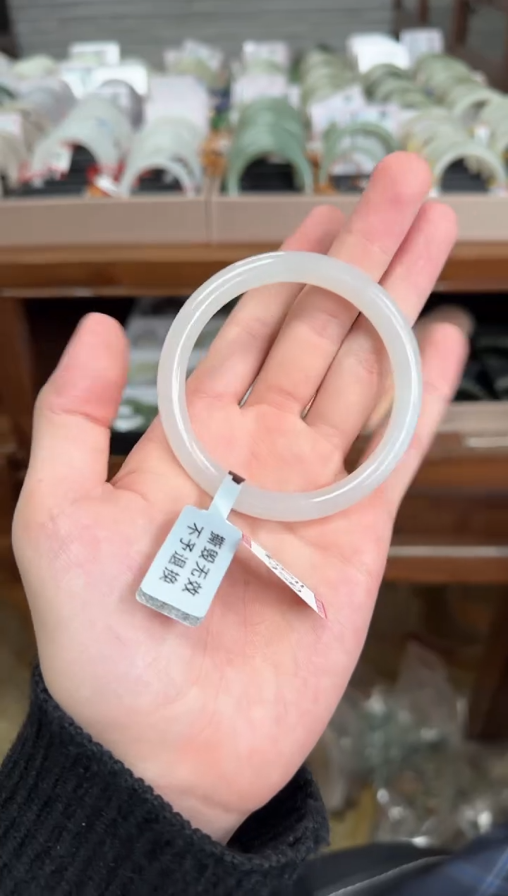 未镶嵌手镯和田玉56