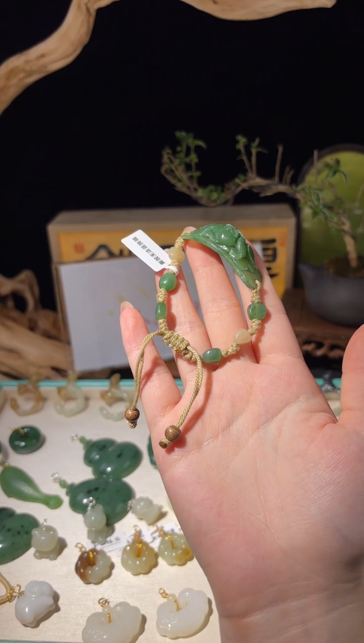 未镶嵌手链和田玉俄料手牌