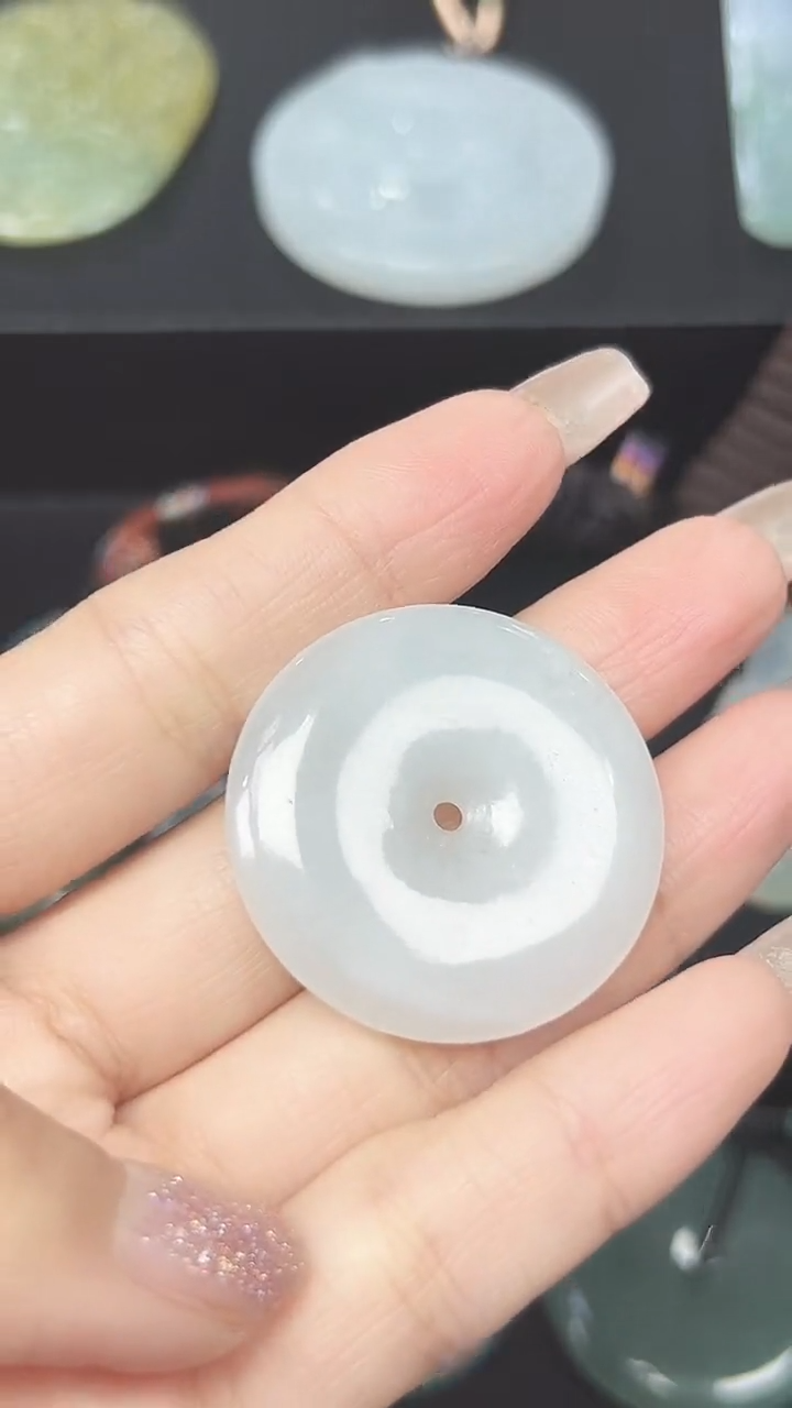 颈饰未镶嵌翡翠天然缅A翡翠吊坠