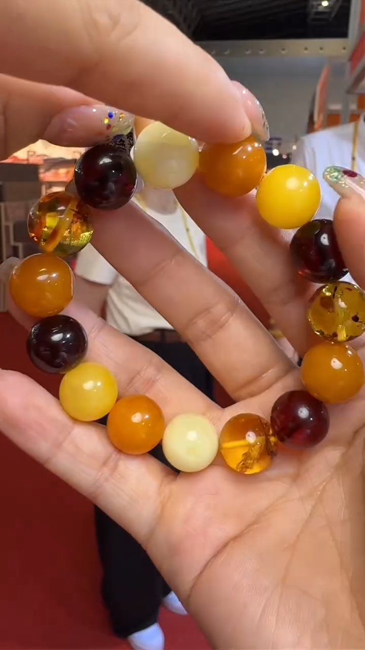 未镶嵌琥珀手链上海珠宝展假一罚十