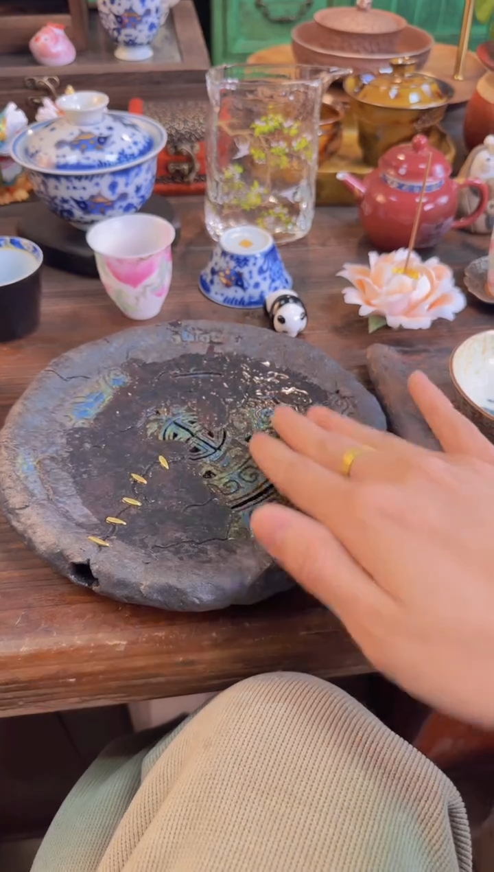 【闪购商品】 景德镇手工雕刻符文蓄水圆壶承