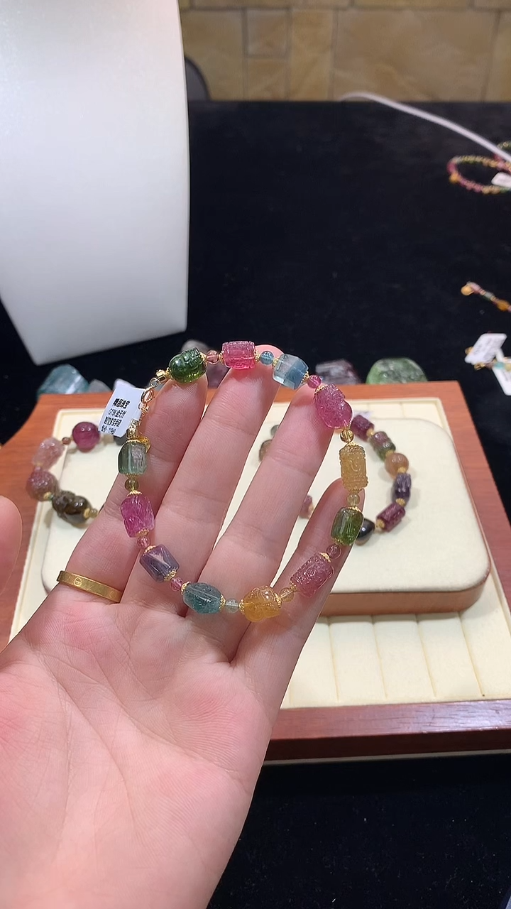 18K金镶嵌手链碧玺独家设计款多样性发其一