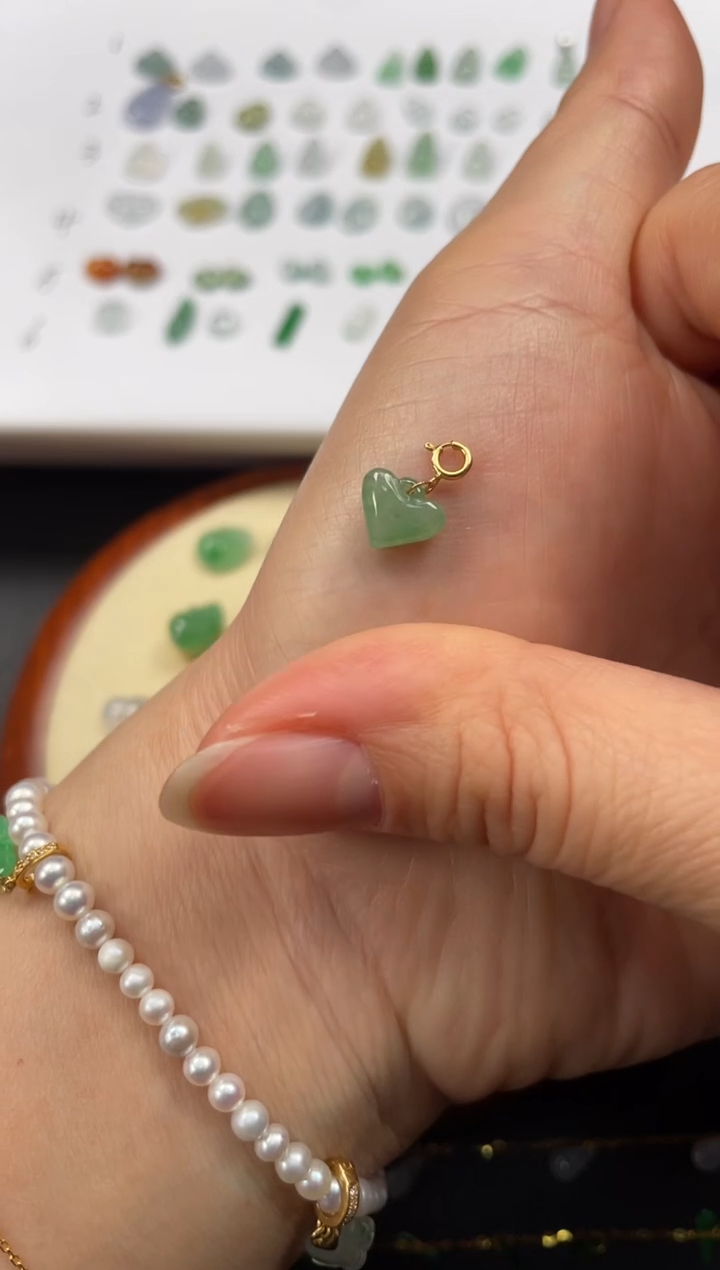 吊坠(不含链)18K金镶嵌翡翠一个JK681