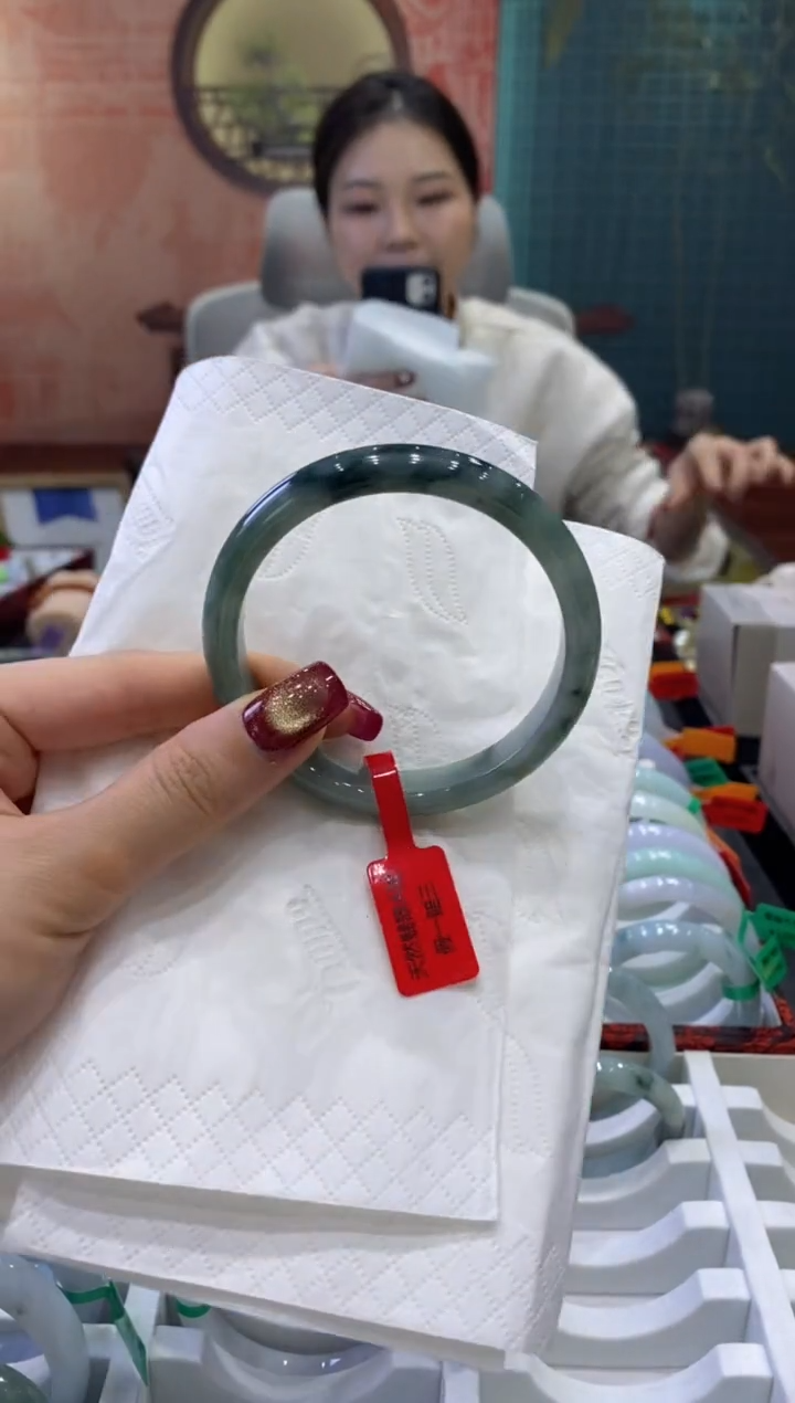 【闪购商品】翡翠手镯未镶嵌多人00946