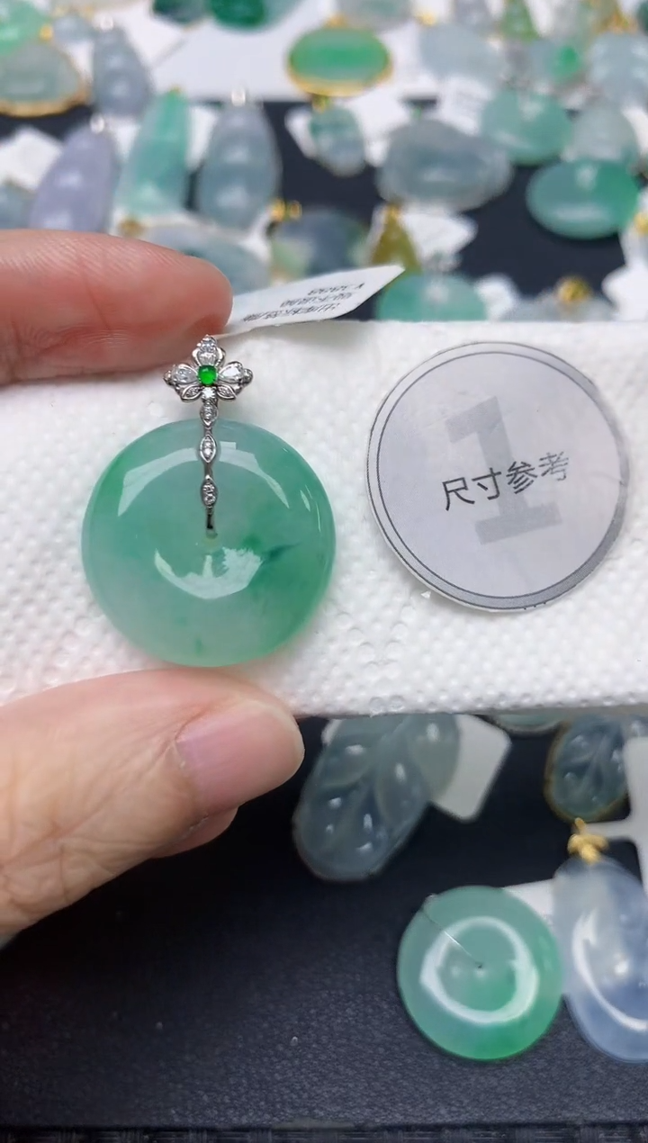 颈饰18K金镶嵌翡翠天然缅甸A货翡翠