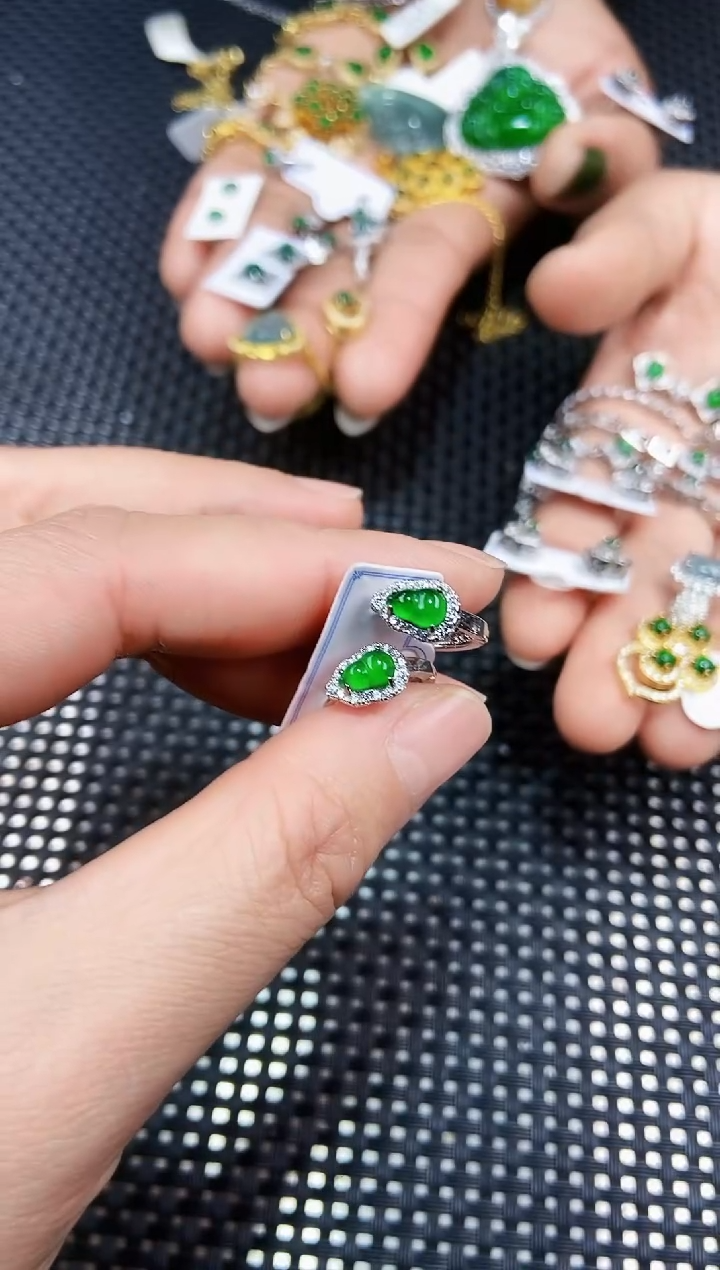 【闪购商品】翡翠耳饰未镶嵌111111111