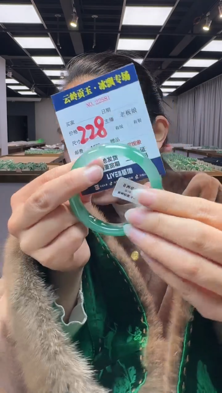 【闪购商品】石英质玉手镯未镶嵌口径55.8-12.8-8.2