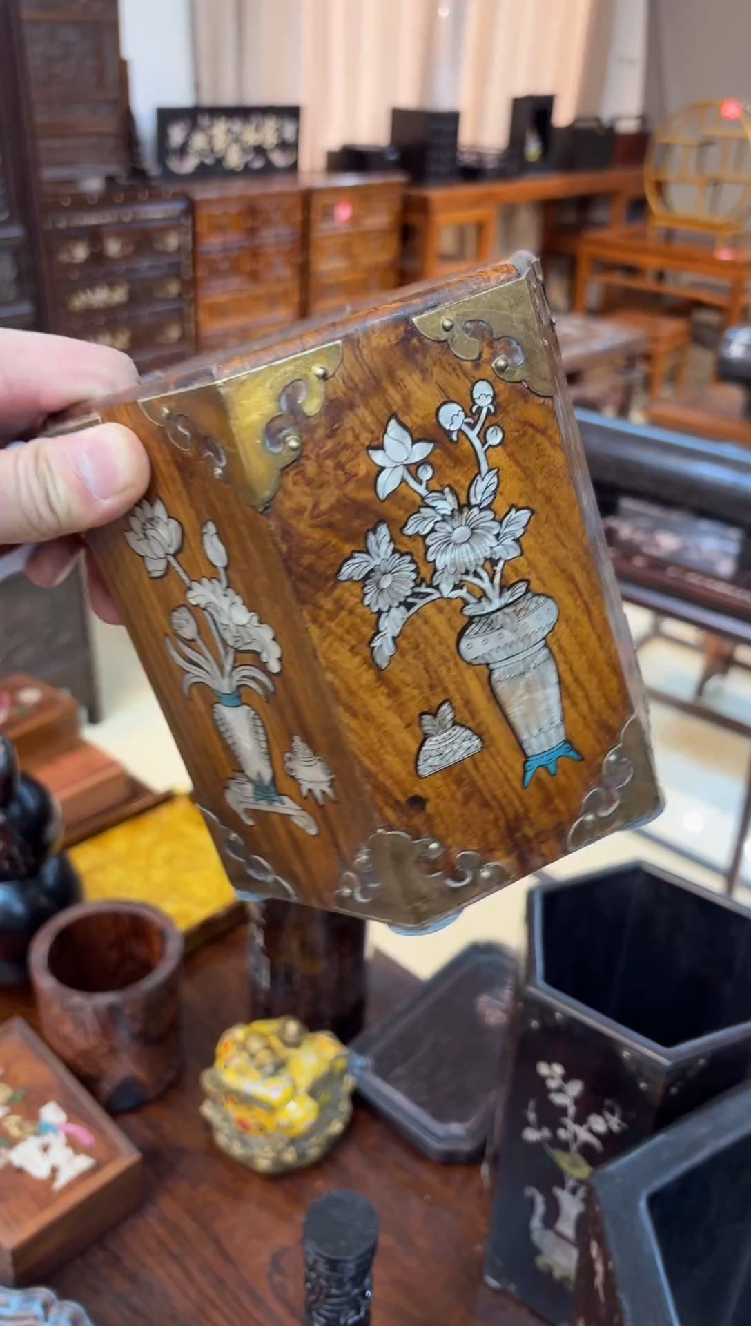 木木黄花梨六角笔筒