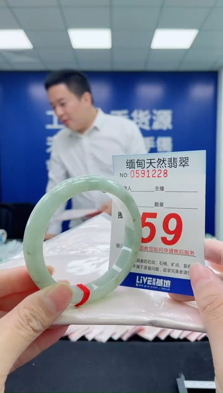 未镶嵌手镯翡翠天然翡翠手镯