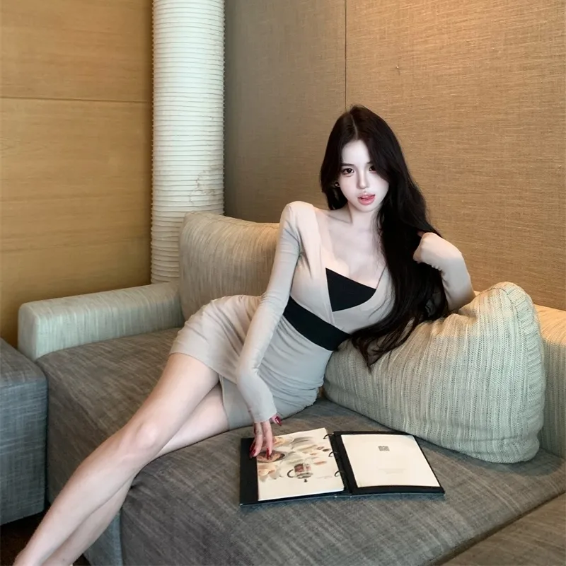 轻熟风小众高级感辣妹风性感假两件撞色紧身包臀连衣裙2025年秋季